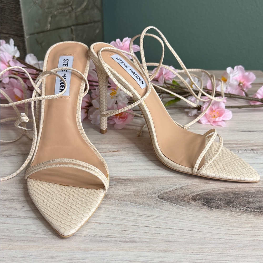 Steve Madden Premier cream Lace Up Heels Size 7